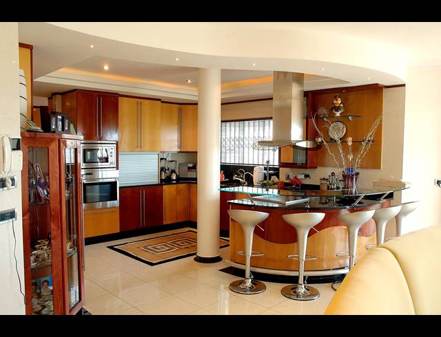 5 BEDROOM HOUSE FOR SALE IN OSLO BEACH